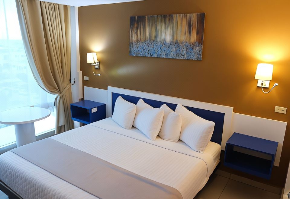 Golden Tree Hotel